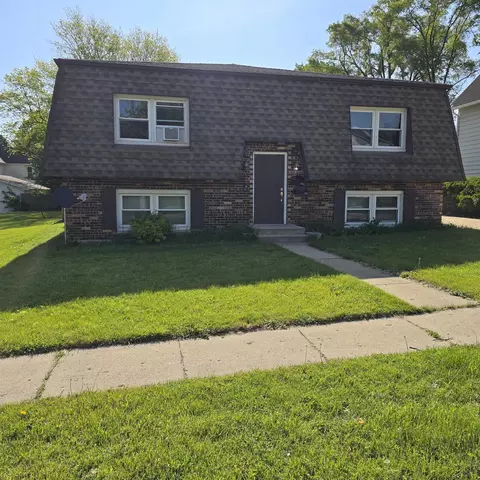 126 Sabin St, Sycamore, IL 60178
