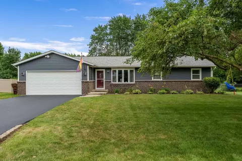 4653 Apollo Dr, Machesney Park, IL 61115