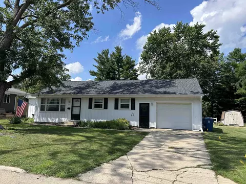 1104 Oak Ct, Mendota, IL 61342