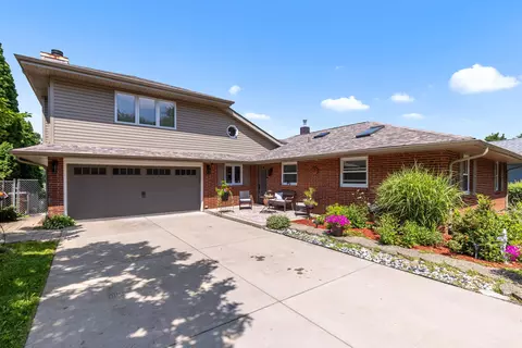 2150 Stornway Dr, Rockford, IL 61107