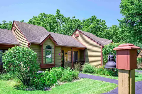 9 Oak Glen Dr, Galena, IL 61036