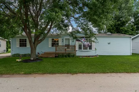5456 White Pine Ln, Roscoe, IL 61073