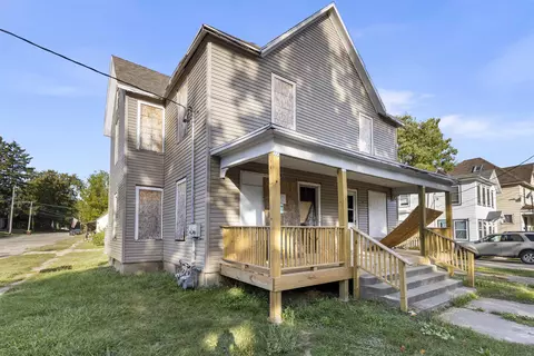 924-926 S Oak Ave, Freeport, IL 61032