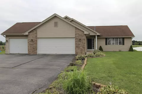 1138 Shadow Wood Dr, Byron, IL 61010