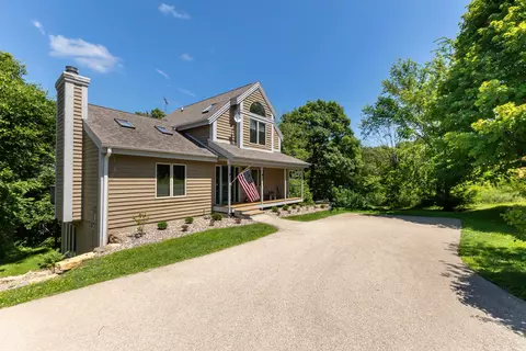 9 Bluffwood Trl, Galena, IL 61036