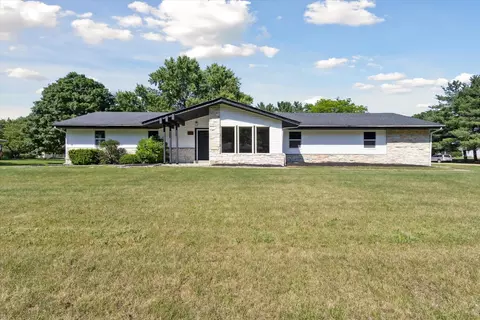 653 Valley Forge Trl, Rockton, IL 61072
