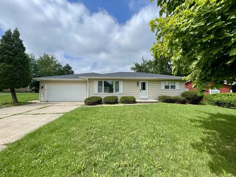 215 Hickory Dr, Lena, IL 61048