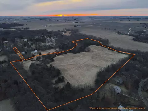 000 N Mountain Ln, Freeport, IL 61032