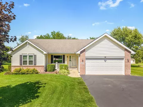 1217 Lake Summerset Rd, Lake Summerset, IL 61019