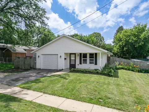 551 W Menomonie St, Belvidere, IL 61008