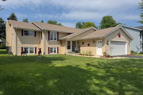 500 SW Benedict Dr, Poplar Grove, IL 61065
