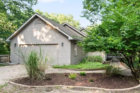 703 Rock Ct, Dixon, IL 61021 photo 3
