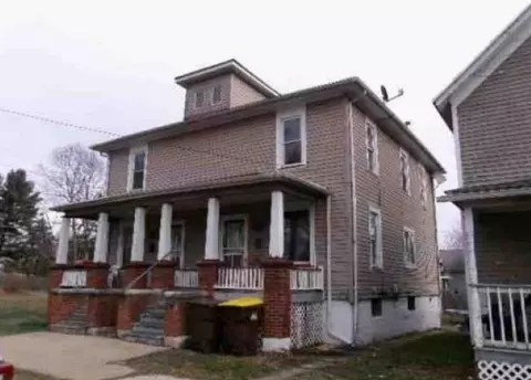 907-909 S Float Ave, Freeport, IL 61032