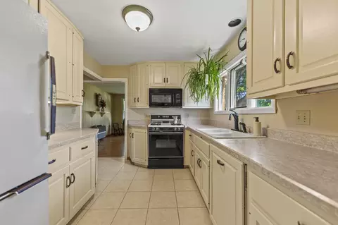 5 Thrush Cir, Rockford, IL 61107 photo 6