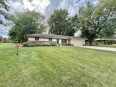 8366 N Canary Dr, Stillman Valley, IL 61084