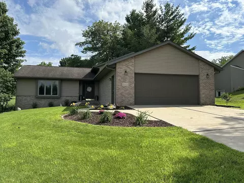 542 Quail Dr, Lena, IL 61048
