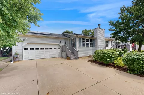 5332 Cypress Ln, Machesney Park, IL 61115