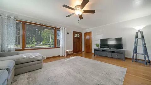 210 W State St, Cherry Valley, IL 61016 photo 3