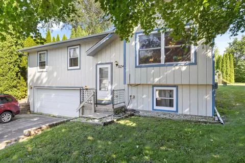 104 SW Deerpath Way, Poplar Grove, IL 61065