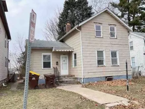 902 S State Ave, Freeport, IL 61032