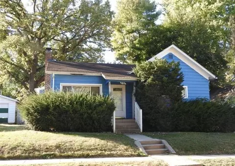 825 E Wyandotte St, Freeport, IL 61032