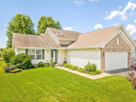 760 N Fieldcrest Dr, Byron, IL 61010
