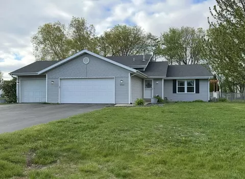 5709 Pierce Ln, South Beloit, IL 61080