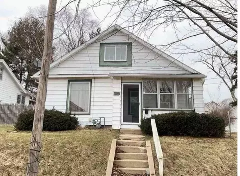 822 W Elk St, Freeport, IL 61032
