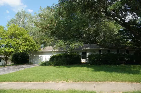 806 Woodridge Dr, Rockford, IL 61108