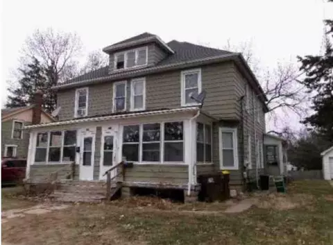 820-822 E Wyandotte St, Freeport, IL 61032