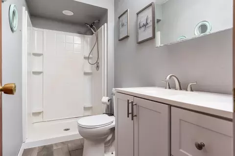 Bath - 7812 Rhonda Dr, Roscoe, IL 61073 photo 1 of 3