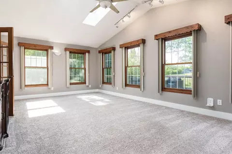 Living - 7812 Rhonda Dr, Roscoe, IL 61073 photo 6 of 9