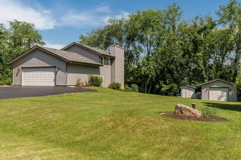 Exterior - 7812 Rhonda Dr, Roscoe, IL 61073 photo 1 of 8