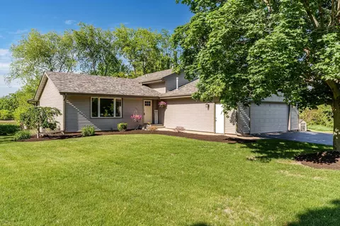 Exterior - 7812 Rhonda Dr, Roscoe, IL 61073 photo 2 of 8
