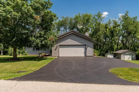 7812 Rhonda Dr, Roscoe, IL 61073