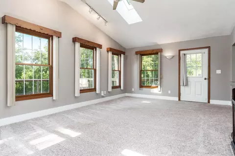 Living - 7812 Rhonda Dr, Roscoe, IL 61073 photo 5 of 9