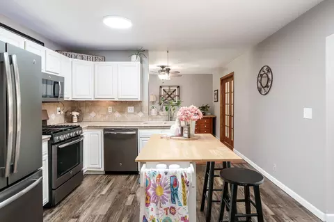 Kitchen - 7812 Rhonda Dr, Roscoe, IL 61073 photo 1 of 4