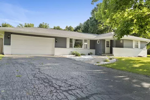 6951 Mccurry Rd, Roscoe, IL 61073