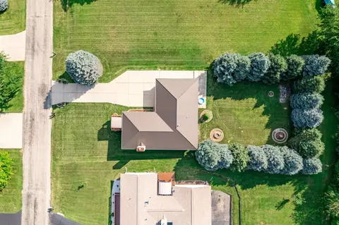 1726 Baintree Rd, Lake Summerset, IL 61019 photo 5