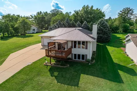 1726 Baintree Rd, Lake Summerset, IL 61019