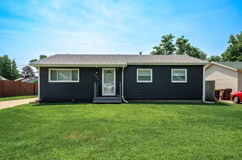 2015 Barnaby Dr, Loves Park, IL 61111