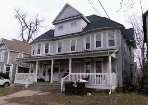 815-817 S Benton Ave, Freeport, IL 61032