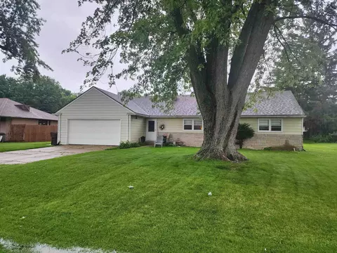 4906 Forest View Ave, Rockford, IL 61108