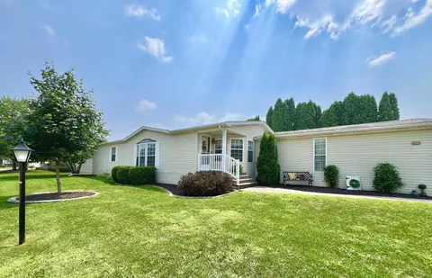 5477 White Pine Ln, Roscoe, IL 61073