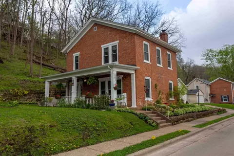502 Dewey Ave, Galena, IL 61036
