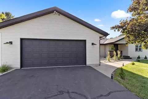 9738 Ramblin Rdg, Belvidere, IL 61008