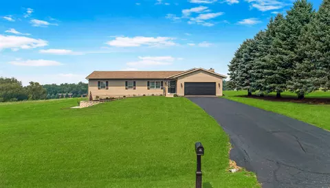 24-100 Shenandoah Dr, Lanark, IL 61046