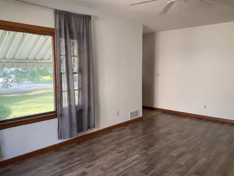 2015 Dresden Ave, Rockford, IL 61103 photo 4