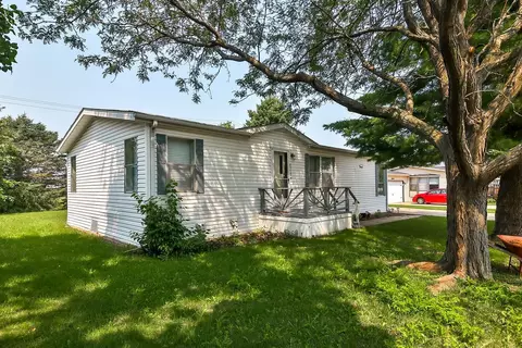 8576 Summerwood Dr, Roscoe, IL 61073