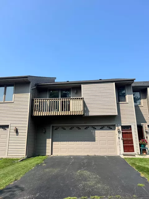7404 Colosseum Dr, Rockford, IL 61107